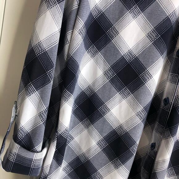 Peter Nygard button down plaid top - Picture 2 of 6